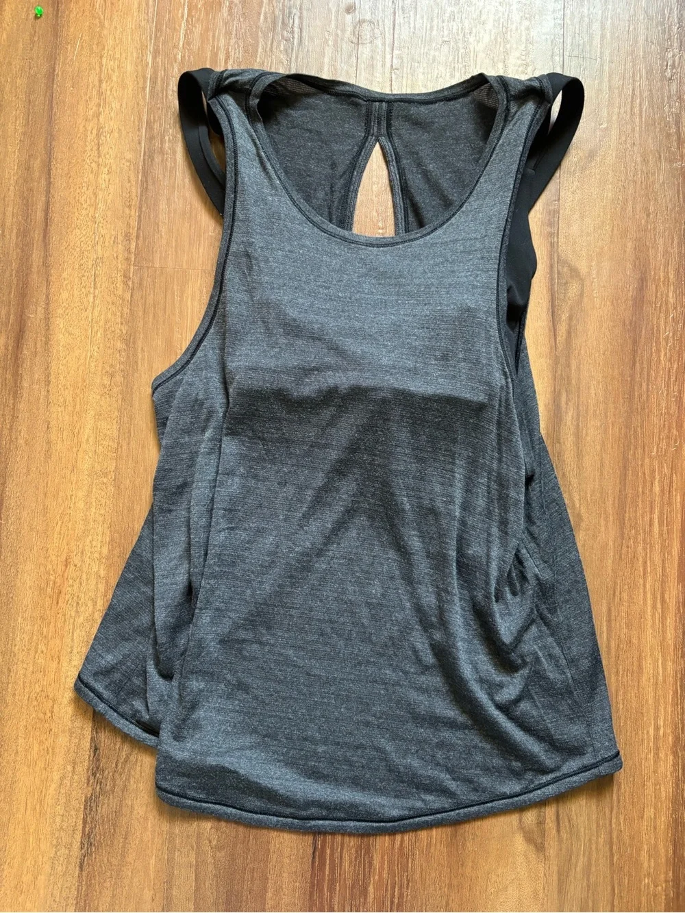 Lululemon Women’s Gray Scoop Neck Athletic Tank Top With Attached Bra